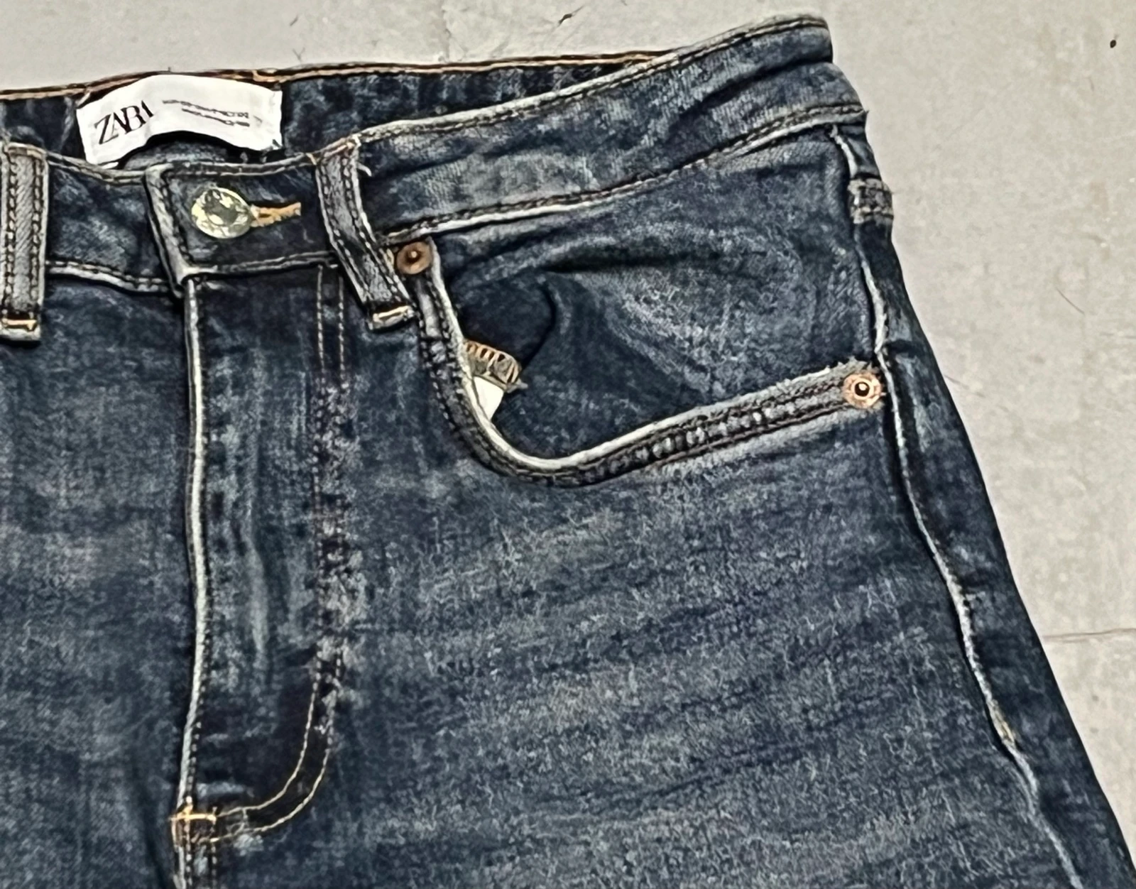 Hoge taille spijkerbroek met uitlopende pijpen – photo 12